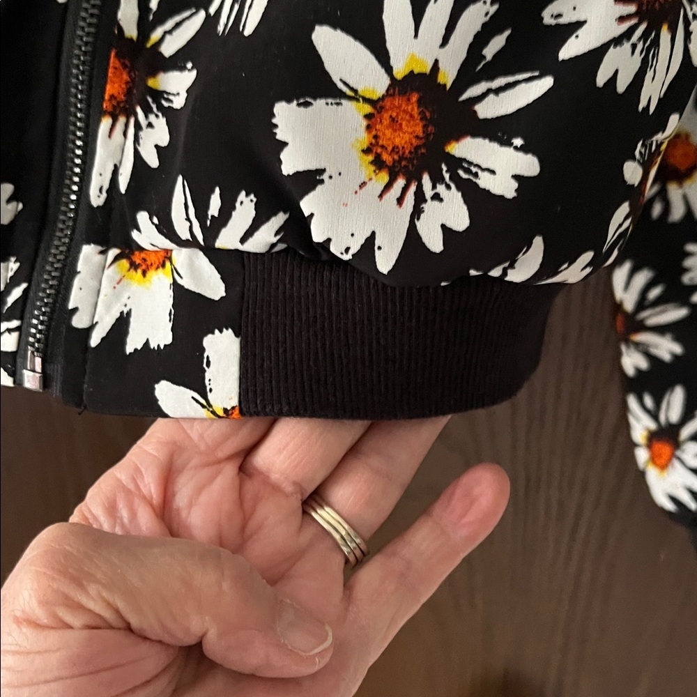 Wet Seal black jacket with white daisies. Size Small. - Picture 4 of 9